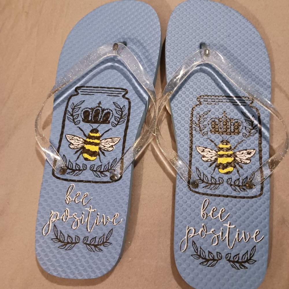 NWT! Flipflops Sz Med 7-8